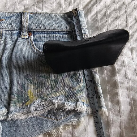 American Eagle Distressed Painted Jean Short Shorts - 2011 - Light Wash - Sz 00 - Picture 10 of 13